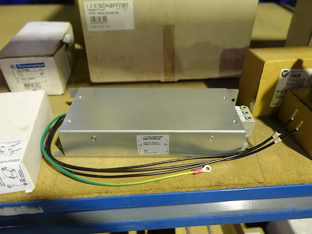 Lot diverse toebehoren elektronica - afbeelding 1 van  21