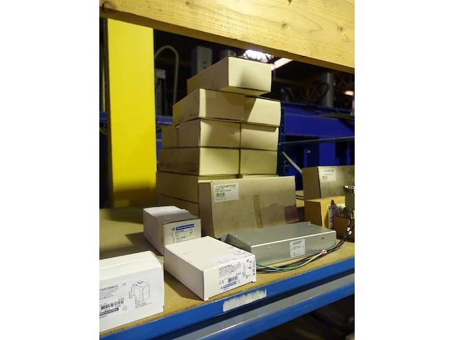 Lot diverse toebehoren elektronica - afbeelding 16 van  21
