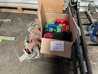 Lot diverse toebehoren voor ladders - afbeelding 1 van  3