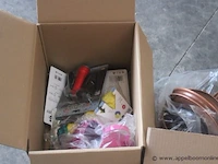 Lot diverse tuinnier artikelen, wo. turf potjes, vogel netten, etc - afbeelding 4 van  5