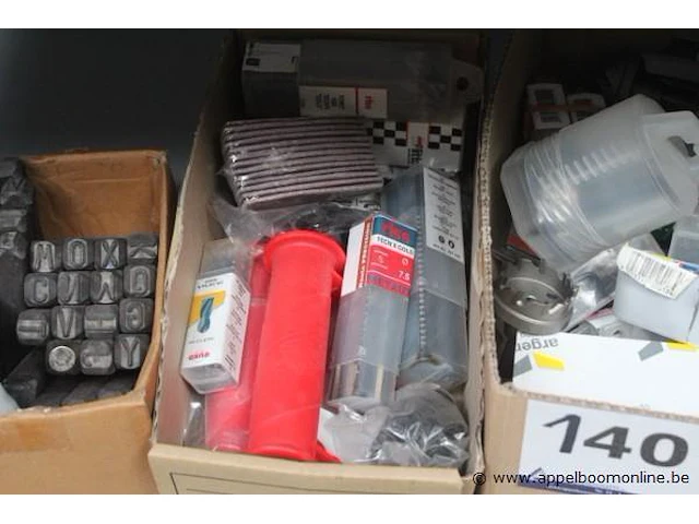 Lot diverse wo. boren, schuurpads, enz - afbeelding 3 van  4