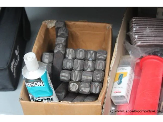 Lot diverse wo. boren, schuurpads, enz - afbeelding 4 van  4