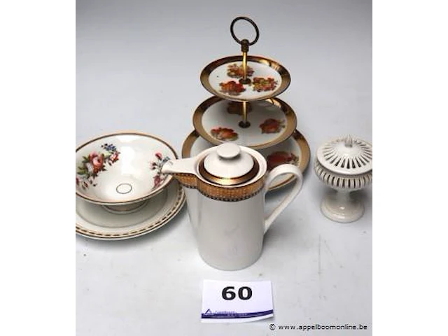 Lot diverse wo kan en desserttoren - afbeelding 1 van  6