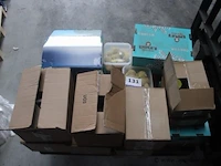 Lot diverse wo. mezenbollen, vogelhuisjes, etc - afbeelding 1 van  4