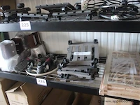 Lot diverse wo. plantenbak karretjes, schoenenrek, paalhouders - afbeelding 1 van  4