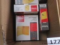 Lot diverse wo. sleutelkastjes, veegblikken - afbeelding 2 van  2
