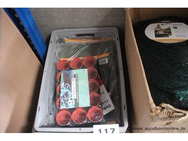 Lot diverse, wo. vogelnetten, dekzeilen, etc - afbeelding 3 van  4