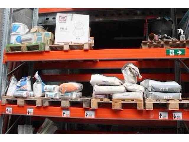 Lot diverse zakken bouwmaterialen wo. cement - afbeelding 2 van  3