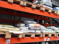 Lot diverse zakken bouwmaterialen wo. cement - afbeelding 3 van  3