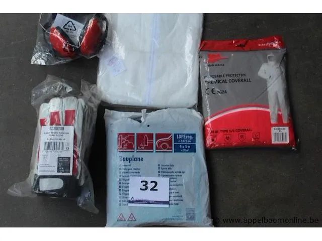 Lot diversen wo protective coverall, werkhandschoenen, oorbeschermers - afbeelding 2 van  4