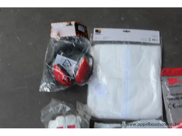 Lot diversen wo protective coverall, werkhandschoenen, oorbeschermers - afbeelding 4 van  4