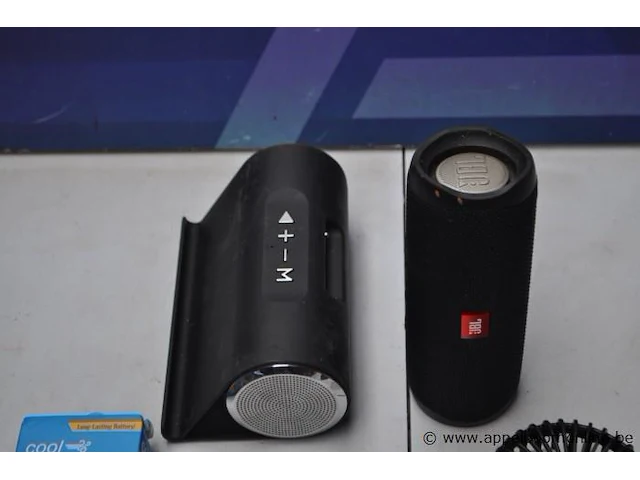 Lot diversen wo wireless luidspreker zonder kabels, handheld fan, enz werking niet gekend - afbeelding 3 van  3