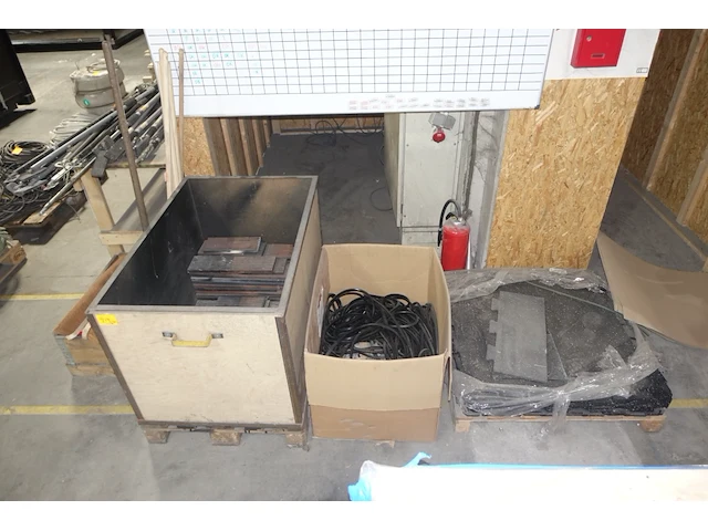 Lot diversen - afbeelding 1 van  4