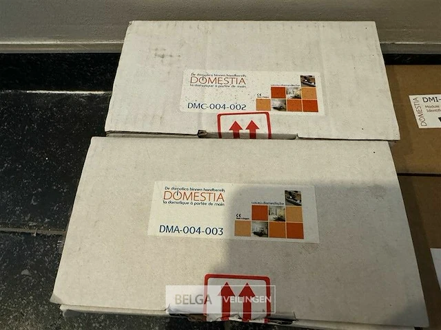 Lot domestia/niko/ siedle - afbeelding 2 van  8