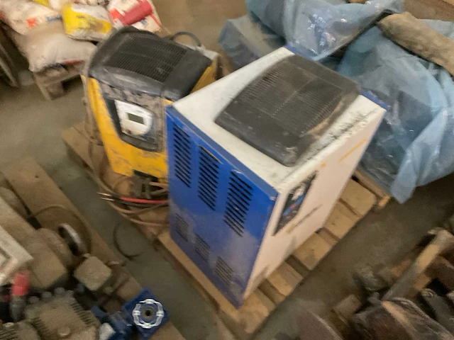 Lot electromotoren en waterpomp - afbeelding 1 van  9