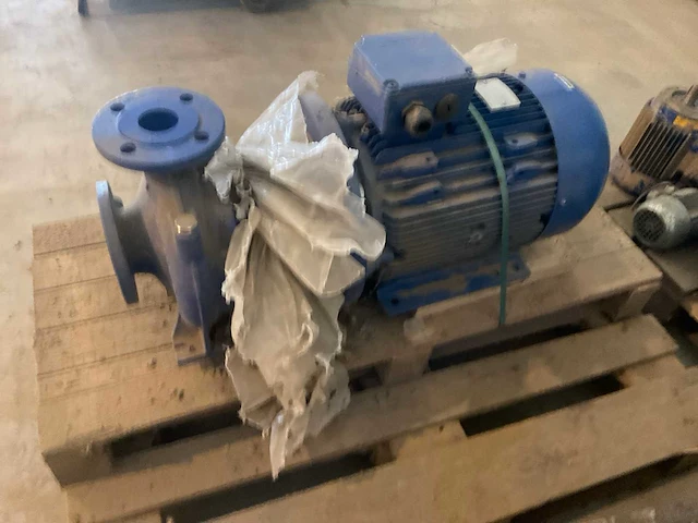 Lot electromotoren en waterpomp - afbeelding 3 van  9