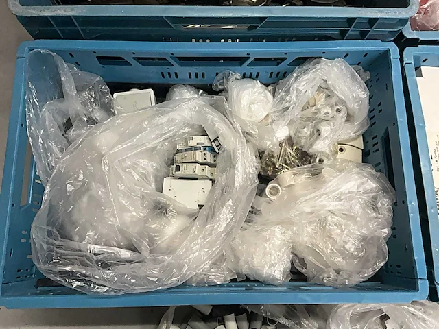 Lot elektriciteit benodigheden - afbeelding 3 van  9