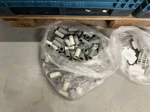 Lot elektriciteit benodigheden - afbeelding 4 van  9