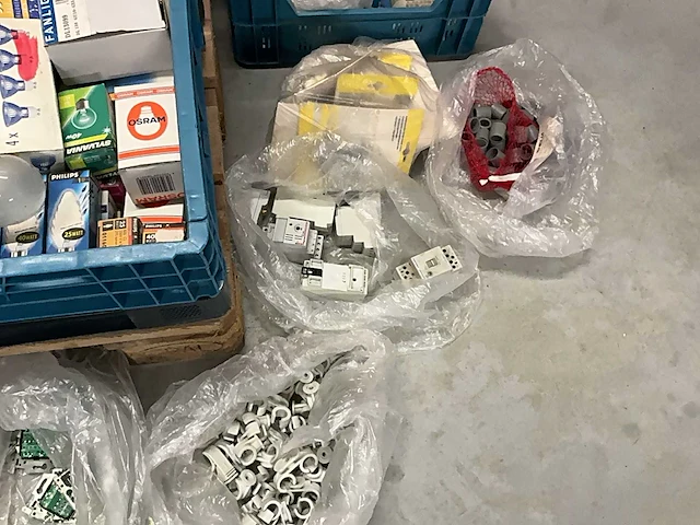 Lot elektriciteit benodigheden - afbeelding 6 van  9