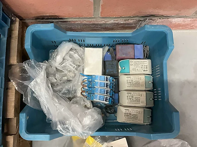 Lot elektriciteit benodigheden - afbeelding 7 van  9