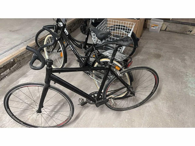 Lot fietsen - afbeelding 1 van  2