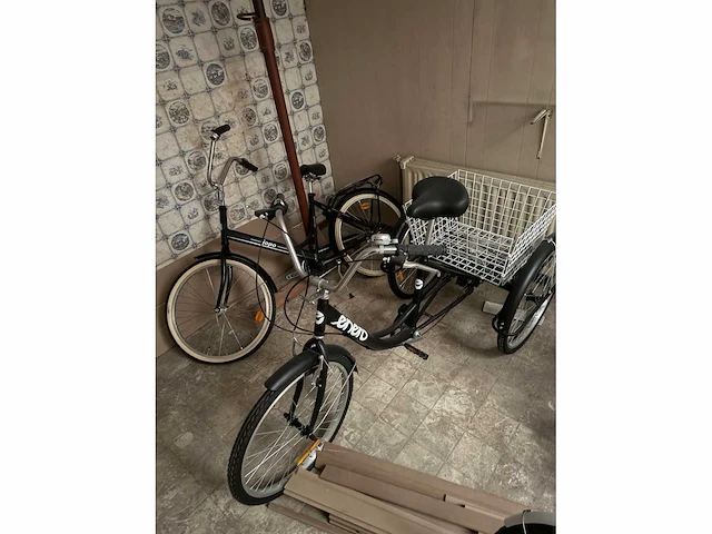 Lot fietsen - afbeelding 2 van  2