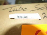 Lot fietsmateriaal o.a. 42x tube solutie, zelfklevende rustines, 3 fietspompen en fietsrekkels - afbeelding 2 van  2