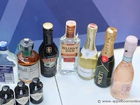 Lot flesjes sterke drank - afbeelding 2 van  3