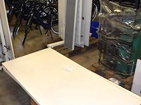 Lot gedemonteerde schrijftafels - afbeelding 1 van  3