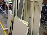Lot gedemonteerde schrijftafels - afbeelding 2 van  3