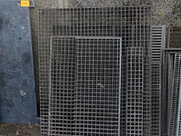 Lot gegalvaniseerde roosters - afbeelding 2 van  3