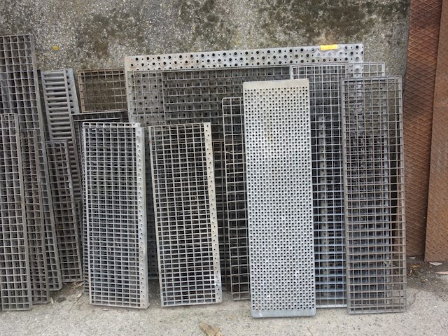 Lot gegalvaniseerde roosters - afbeelding 3 van  3