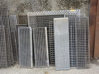 Lot gegalvaniseerde roosters - afbeelding 3 van  3