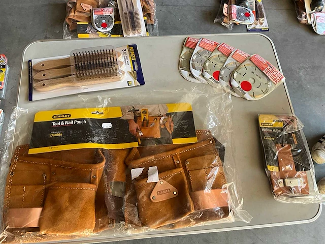 Lot gereedschappen en accessoires - afbeelding 2 van  6