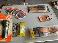 Lot gereedschappen en accessoires - afbeelding 2 van  2
