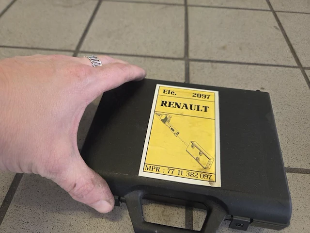 Lot gespecialiseerd renault gereedschappen - afbeelding 7 van  38