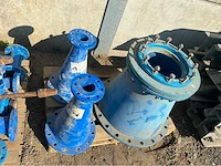 Lot gietijzeren afsluiters, kranen,koppelingen (200x) - afbeelding 4 van  32