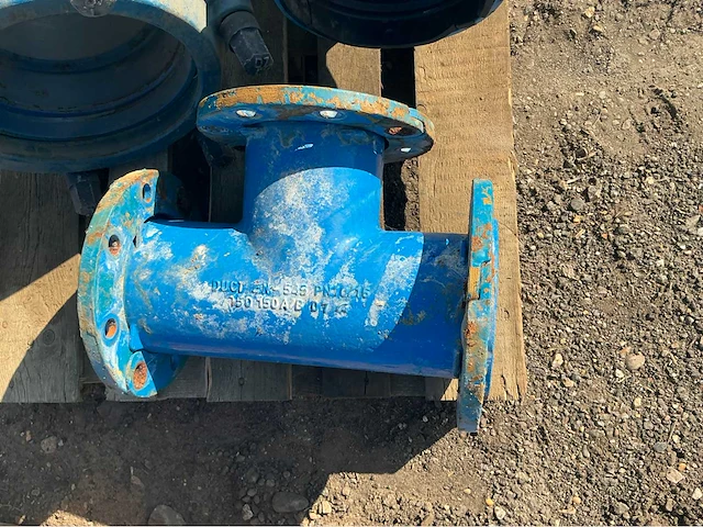 Lot gietijzeren afsluiters, kranen,koppelingen (200x) - afbeelding 18 van  32