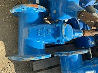 Lot gietijzeren afsluiters, kranen,koppelingen (200x) - afbeelding 22 van  32