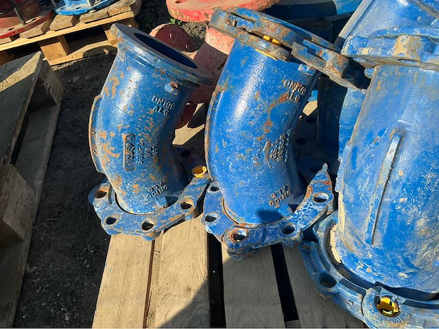 Lot gietijzeren afsluiters, kranen,koppelingen (200x) - afbeelding 2 van  32