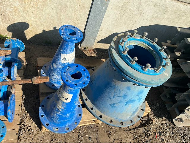 Lot gietijzeren afsluiters, kranen,koppelingen (200x) - afbeelding 4 van  32