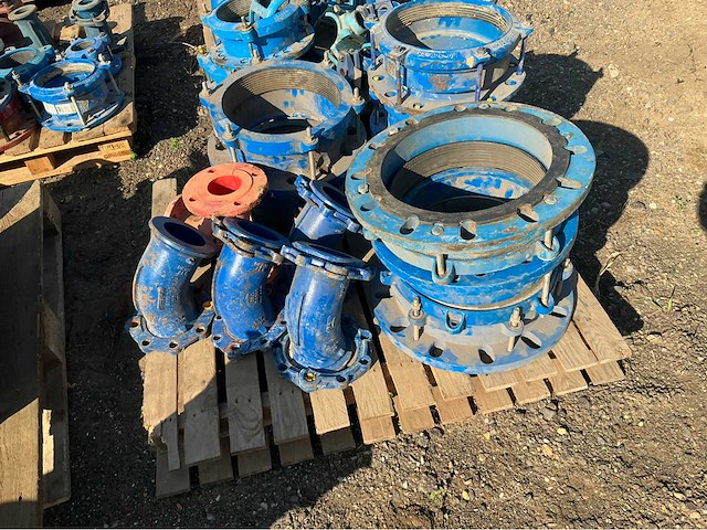 Lot gietijzeren afsluiters, kranen,koppelingen (200x) - afbeelding 5 van  32