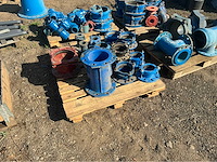 Lot gietijzeren afsluiters, kranen,koppelingen (200x) - afbeelding 7 van  32