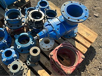 Lot gietijzeren afsluiters, kranen,koppelingen (200x) - afbeelding 1 van  32