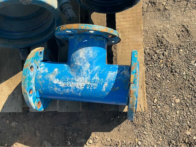 Lot gietijzeren afsluiters, kranen,koppelingen (200x) - afbeelding 18 van  32