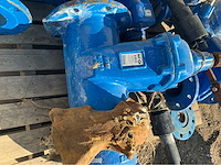 Lot gietijzeren afsluiters, kranen,koppelingen (200x) - afbeelding 24 van  32