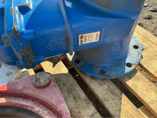 Lot gietijzeren afsluiters, kranen,koppelingen (200x) - afbeelding 23 van  32