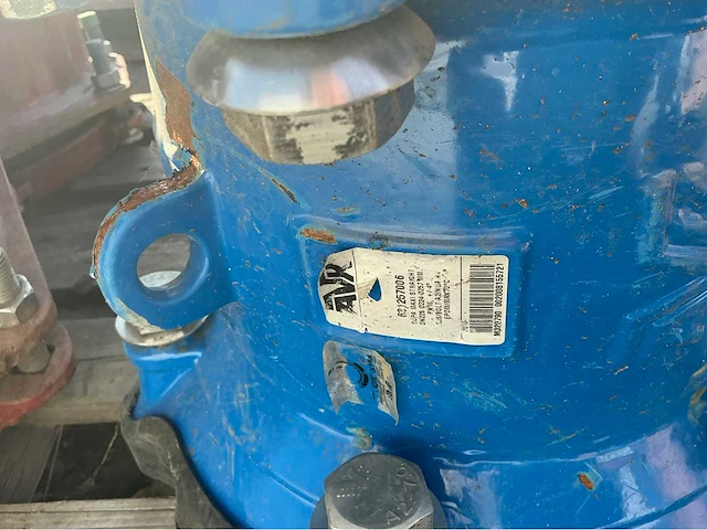 Lot gietijzeren koppelingen, kranen, afsluiters (300x) - afbeelding 4 van  36