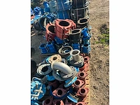 Lot gietijzeren koppelingen, kranen, afsluiters (300x) - afbeelding 5 van  36