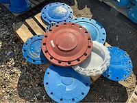 Lot gietijzeren koppelingen, kranen, afsluiters (300x) - afbeelding 6 van  36